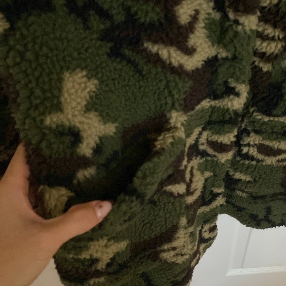 Forever 21 Camo Sherpa Jacket (S) - Picture 4 of 5
